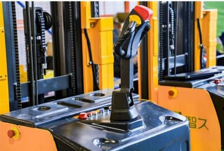 智久推出无人驾驶叉车  3m/s速度创行业记录