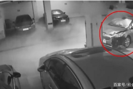 无人驾驶小轿车一头冲进地下车库，车主否认喝酒