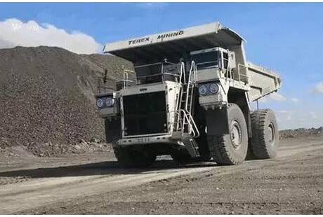 国内首台无人驾驶电动轮矿用车成功下线