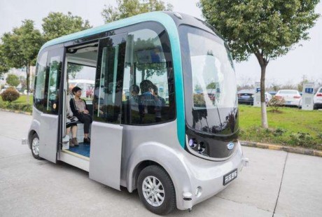 国内首款纯电动无人驾驶车“蓝鲸号”11月上市！