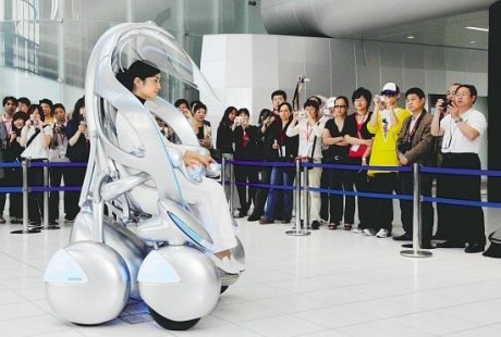 丰田展示智能载具概念，搭载无人驾驶技术！