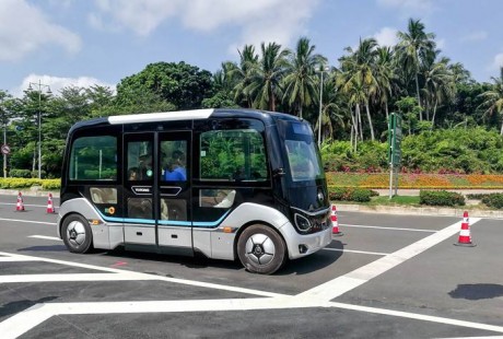 工信部部长苗圩视察无人驾驶微循环小巴！