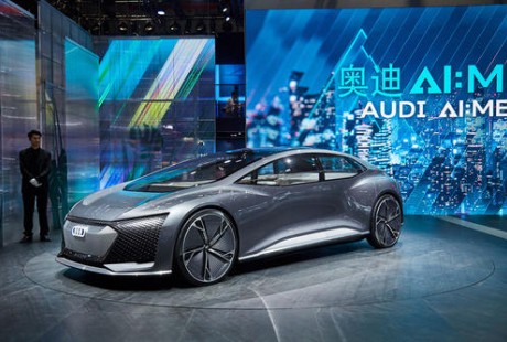 奥迪展出无人驾驶概念车AI ME!把汽车变成移动客厅