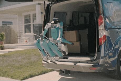 福特研究让无人驾驶和机器人协同工作 完成包裹派送任务