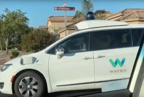 Waymo完全无人驾驶的出租车已上路