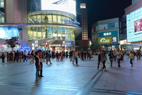 无人驾驶汽车在南京新街口上路还要多久?