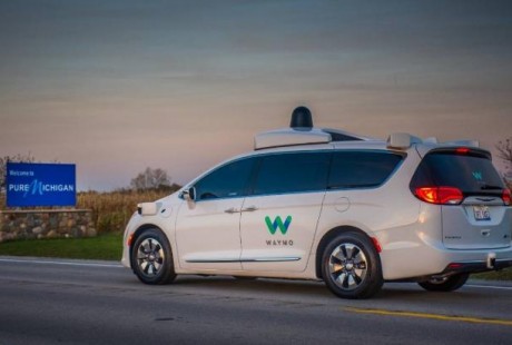 年底亮相？无人出租车或“爽约”