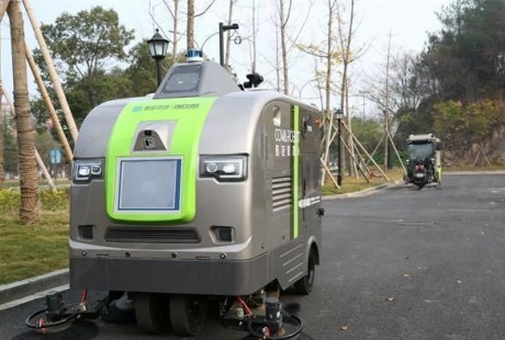 科技范儿十足！德清无人驾驶环卫车队“上岗”