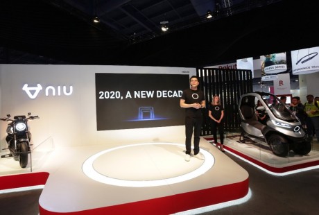 小牛电动发布全球首款自动驾驶三轮电动摩托车:支持5G通讯