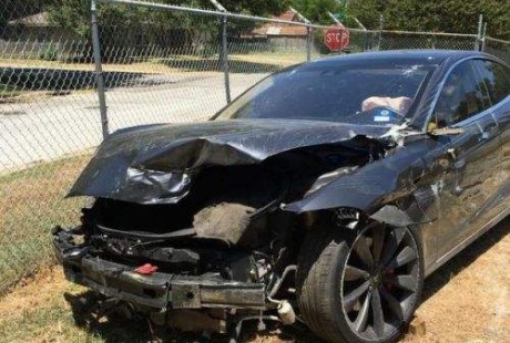 两起特斯拉自动驾驶事故最终报告：AEB系统没避免碰撞