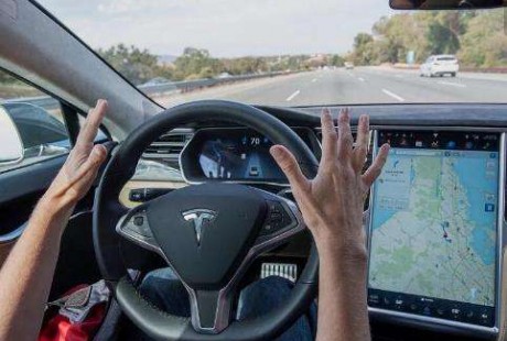 自动驾驶靠谱吗？看特斯拉表现心有点凉！
