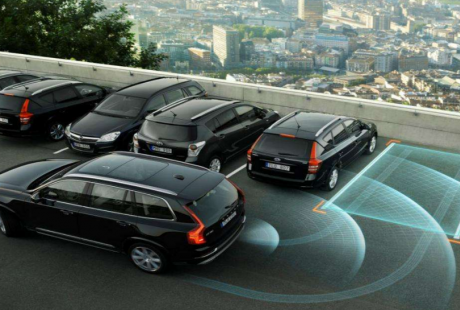 无人驾驶技术惹争议!网友不理解：出了事故算谁的责任？