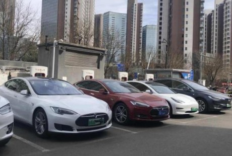 特斯拉推出软件更新，让其汽车摄像头看到限速标志