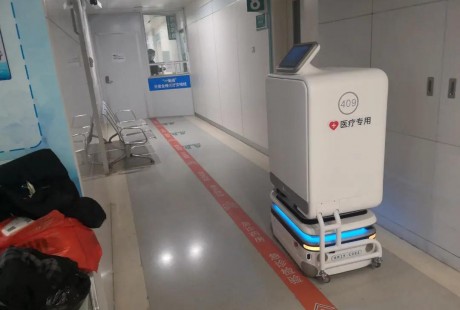 两地报到!坎德拉烛光机器人助力智慧医疗建设