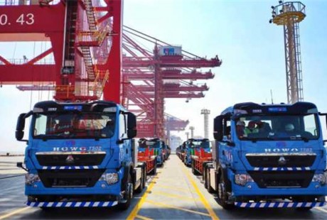 都是全程自动驾驶，梅山港区无人集卡车编队闪亮登场