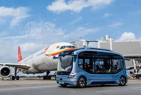 全国首个!宇通无人驾驶巴士进入机坪内部进行载人测试