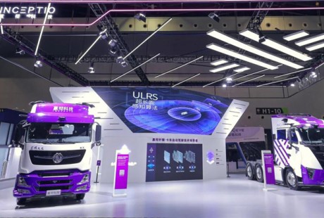 嬴彻科技发布两款量产自动驾驶重卡,技术再攀高峰