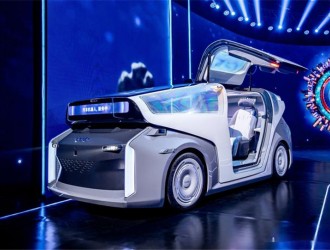 百度发布“汽车机器人”，自称：比人类驾驶更安全