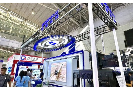 “煤”力觉醒 | 伯镭科技携两款百吨级新车型亮相新疆煤博会