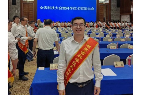 纽恩驰连获三项殊荣，无人驾驶清扫机北斗应用定位精度厘米级