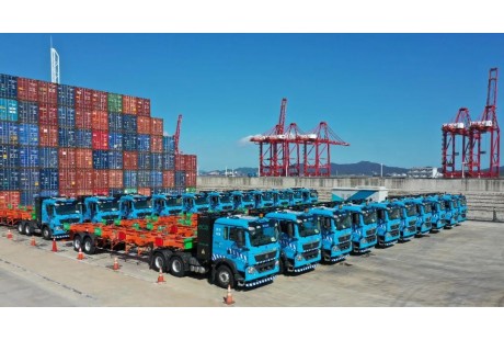 增至130辆！全球单码头最大规模无人集卡车队数量刷新