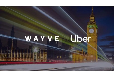 2025年Robotaxi商用突围赛：头部玩家行至何处？