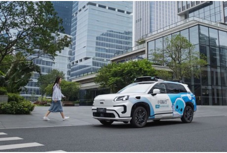 48小时改写Robotaxi版图：小鹏高调入场，小马、文远同日港股IPO